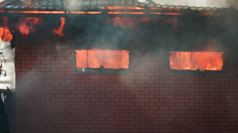 Nərimanov: Arif Heydərov küçəsində yanğın başlayıb - YENILƏNIB