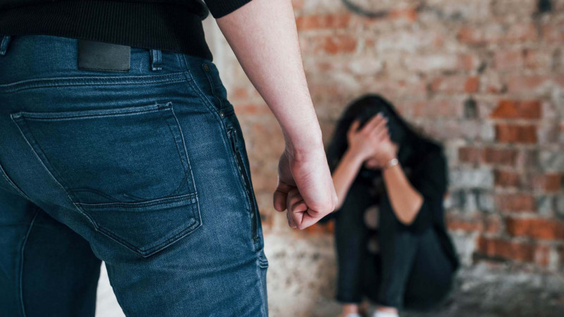 Xəzər rayonunda qadın əri tərəfindən təhdid olunur