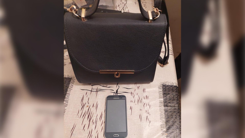 Qadın 14 il müddətinə azadlıqdan məhrum edilmiş ərinə mobil telefon ötürməyə çalışıb