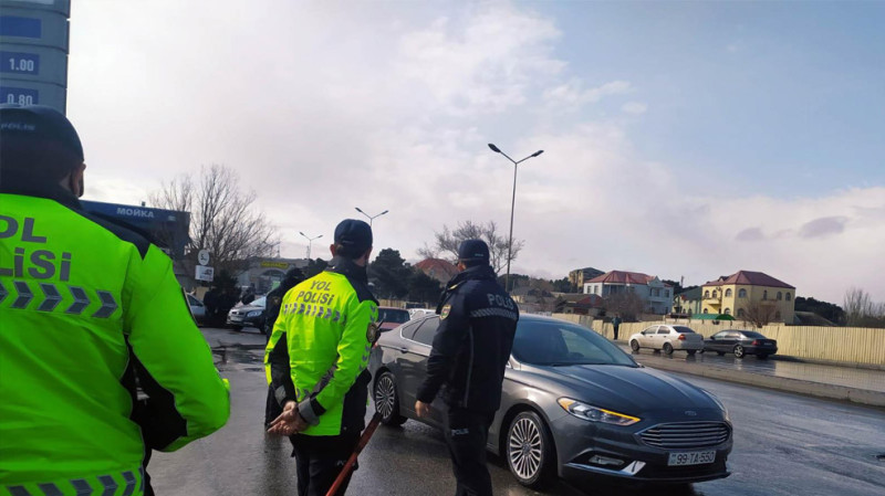 Bakıda yüksək səslə sərnişin “yığan” taksilər cərimələnəcək