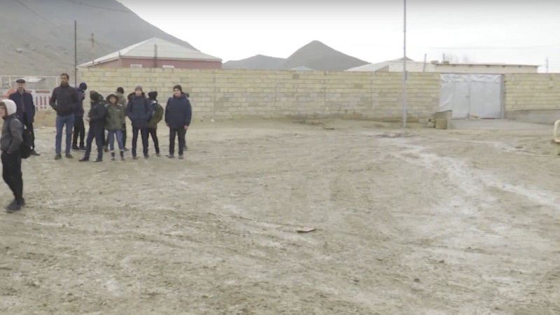 Qaradağ: Korgöz və Qızılqaya qəsəbələrində yollar baxımsız vəziyyətdədir