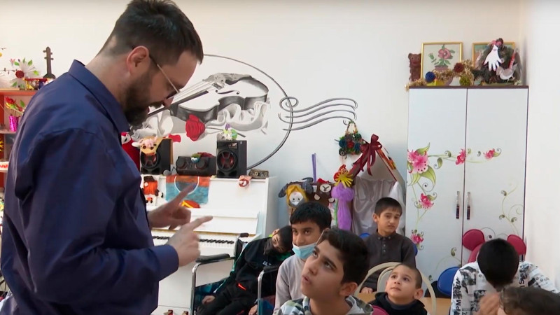 Autizm üzrə məşhur amerikalı mütəxəssis 1 saylı Uşaq Reabilitasiya Mərkəzinə dəvət olunub