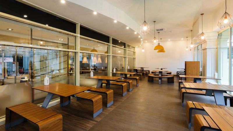 Fəvvarələr Meydanında yenilənən McDonald's restoranı açıldı