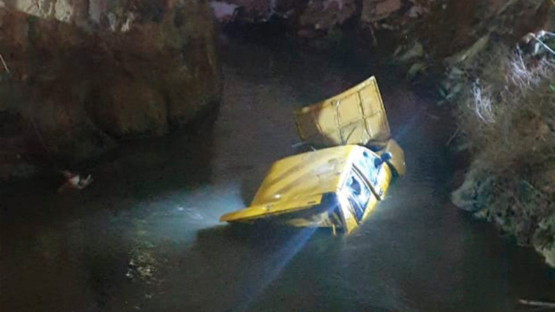 Sabunçu rayonunda avtomobil su kanalına aşıb