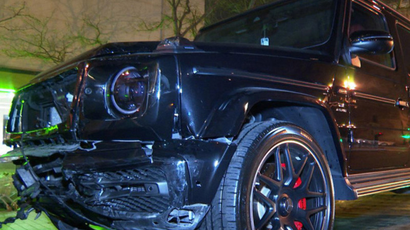 Səbail rayonunda “Gelandewagen” digər “Mercedes” ilə toqquşub
