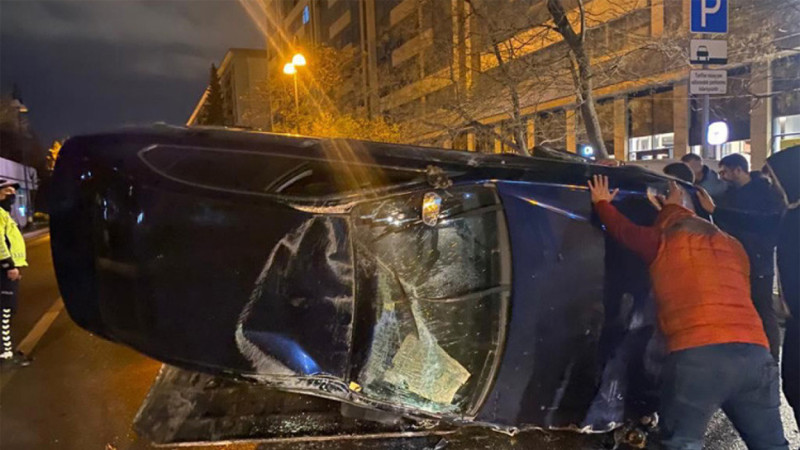 Nərimanov: Atatürk prospektində avtomobil aşıb