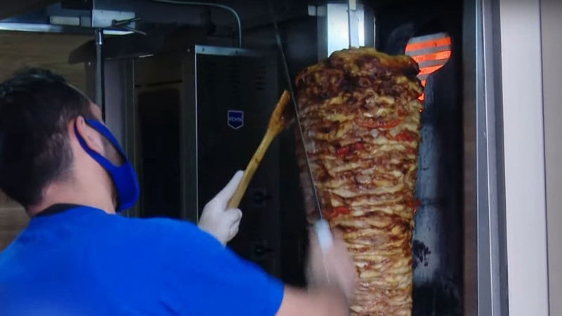 1 manatlıq dönər + ayran: ucuz dönərin qaranlıq tərəfi