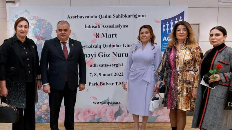 “Park Bulvar”da qadınların ərsəyə gətirdiyi məhsullar satılır