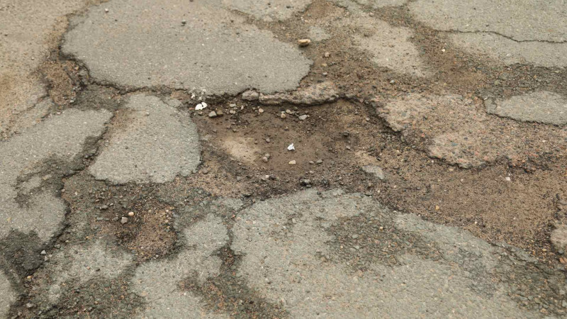 Binəqədi: Sulutəpə qəsəbəsinin çöküntülü yolları sakinləri narahat edir