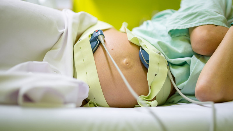 15 yaşlı ananın həkim səhlənkarlığı səbəbindən ölməsi faktı araşdırılır