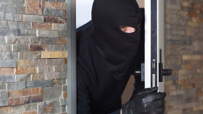 Xəzər rayonunda oğurluq edən şəxs tutulub