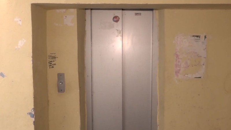 Əhmədli qəsəbəsində 9 mərtəbəli binada 4 həftədən çoxdur ki lift işləmir