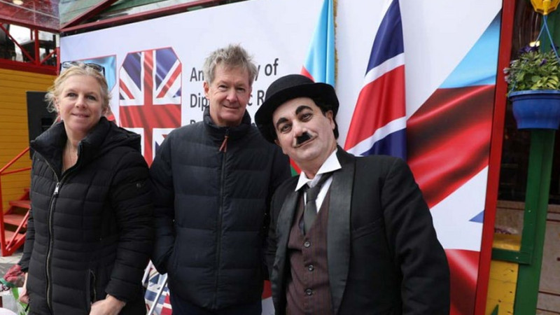 Fəvvarələr meydanında Böyük Britaniyanın Azərbaycandakı səfirliyinin təşkilatçılığı ilə yarmarka keçirilir