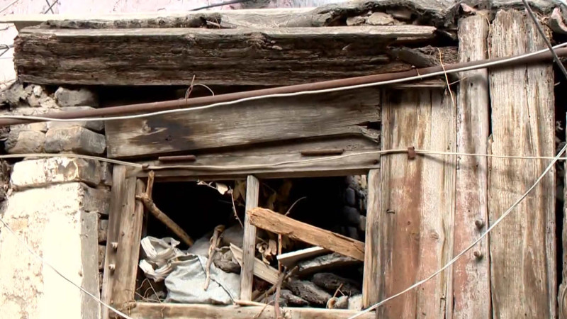 Nərimanov rayonunda qəzalı vəziyyətdə olan 130 illik bina