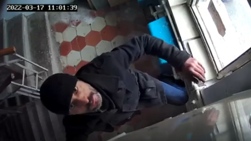 Nizami rayonunda kombi oğrusu kameralara düşüb