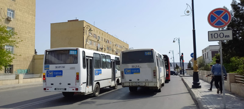 Lökbatan qəsəbəsində bir svetofor var, ona da məhəl qoyan yoxdur