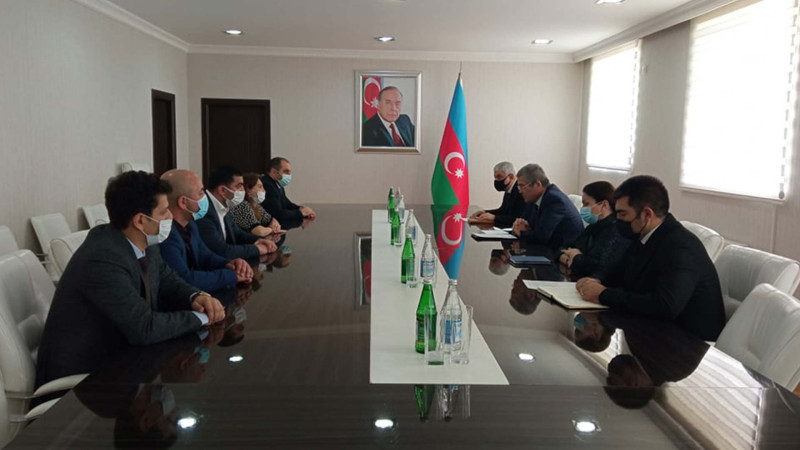 Qaradağ RİH başçısı Aprel döyüşlərinin şəhid və qazi ailələri ilə görüşüb