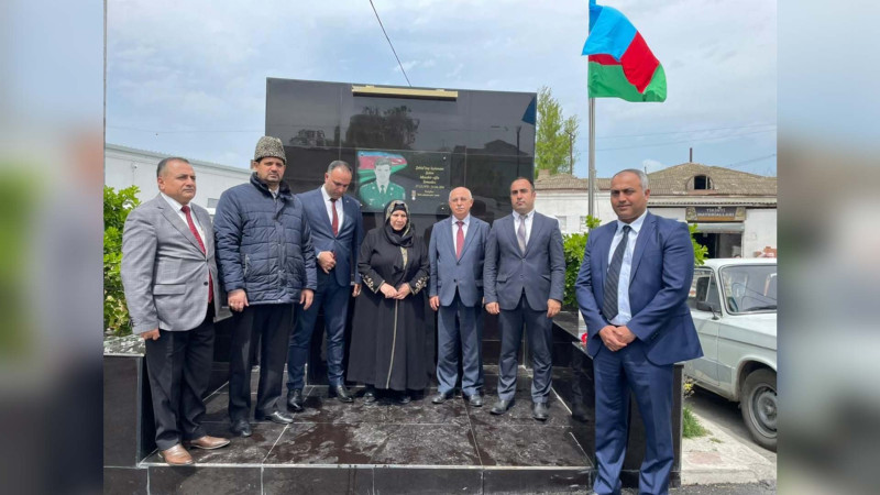 Xətai rayonunda Birinci Qarabağ Müharibəsi şəhidinin məzarı ziyarət olunub