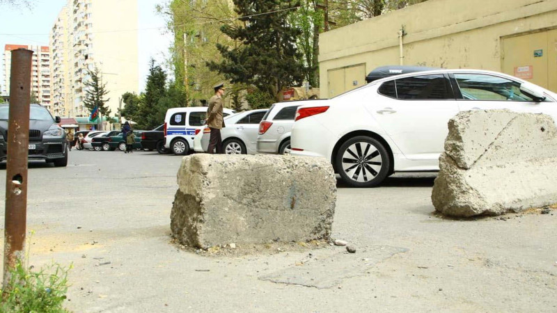 Nizami rayonunda vətəndaşlar tərəfindən yaradılan süni maneələr yığışdırılıb