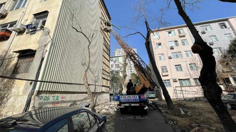 Nəsimi rayonunda “Abad Həyət” layihəsi çərçivəsində təmir işləri aparılır