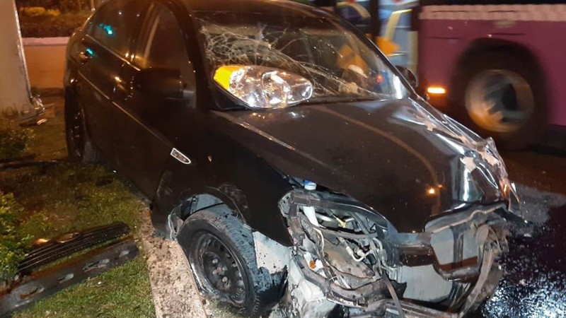 Nərimanov rayonunda avtomobil işıqforun qırmızı işığından keçərək qəza törədib