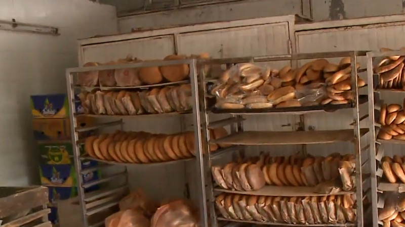 Xətai rayonunda antisanitar vəziyyətdə çörək istehsal olunur