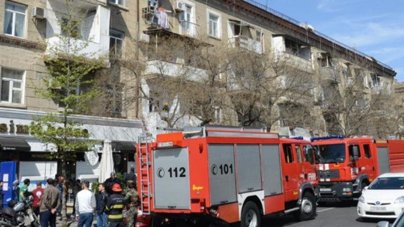 Bakıda yemək qazanı yanar qazın üzərində unudulub: ev tüstülənib