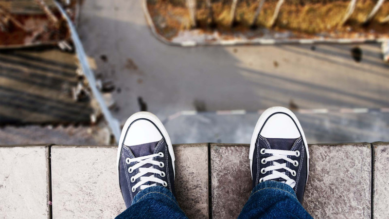 Bakıda Gəncə sakini özünü 4-cü mərtəbədən atıb