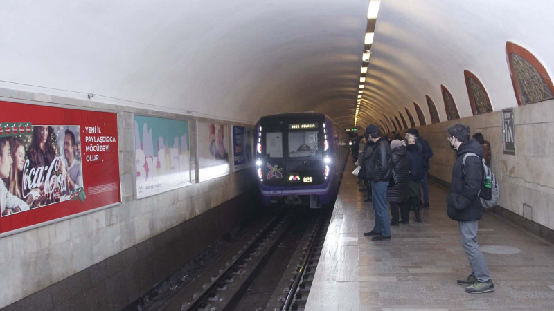 Bakı metrosunda qatarda nasazlıq yaranıb