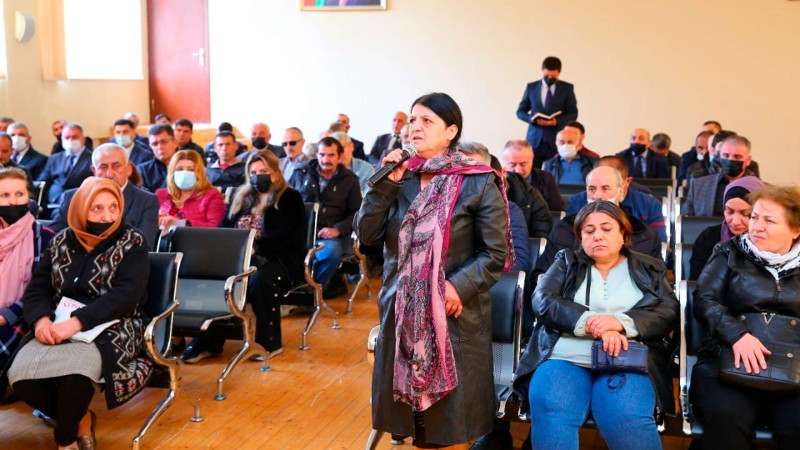 Binəqədi rayonunda İcra başçısı sakinləri qəbul edib