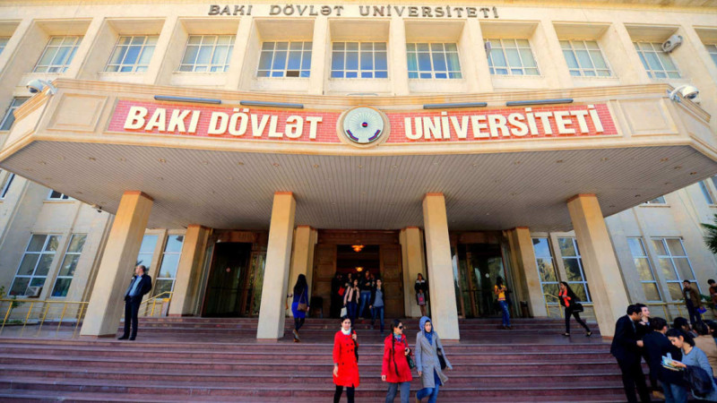 Bakı Ağır Cinayətlər Məhkəməsində BDU-nun əməkdaşlarını bıçaqlayan şəxsin məhkəməsi olub