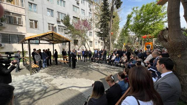 Nəsimi rayon İcra Hakimiyyətinin başçısı sakinlərlə görüşüb