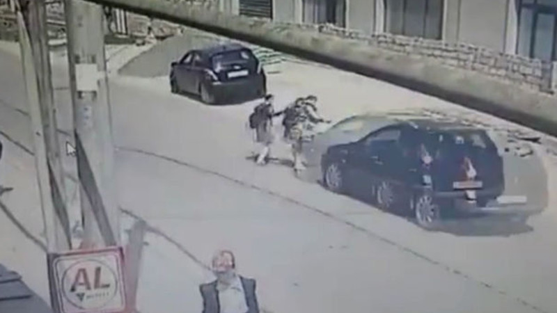 Abşeron rayonunda yolu keçən iki qızcığazı avtomobil vurub