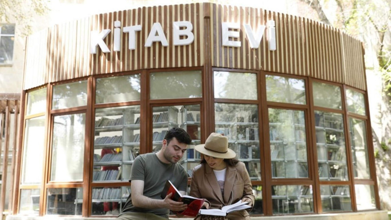 Paytaxt universitetlərindən birində Kitab Evi açılıb