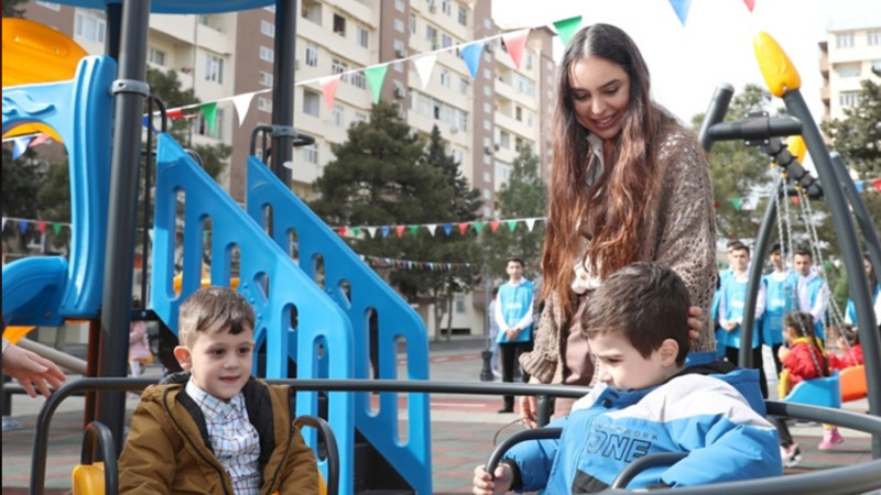 Bakıda abadlaşan növbəti həyət sakinlərin istifadəsinə verilib