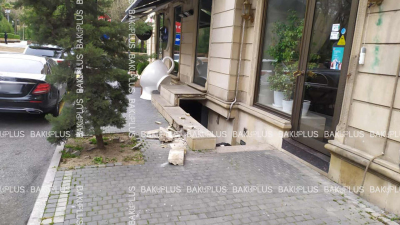Bakının mərkəzində evlərin yeni üzlükləri uçur