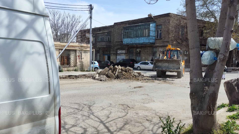 Nəsimi rayonunun Cəlil Məmmədquluzadə küçəsində təmir gedir