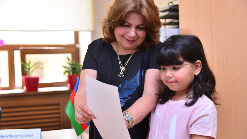 1-ci sinfə qeydiyyat davam edir: artıq 40.000-dən çox uşaq qeydiyyatdan keçib