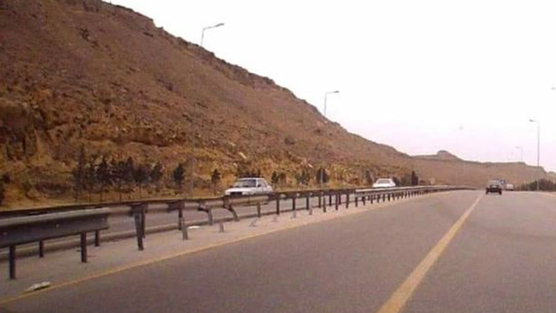 Yol qəzalarından qalan dəmir arakəsmələr düzəldilmir