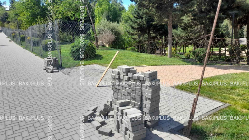 Xətai rayonunda Heydər Parkında təmir işləri aparılır