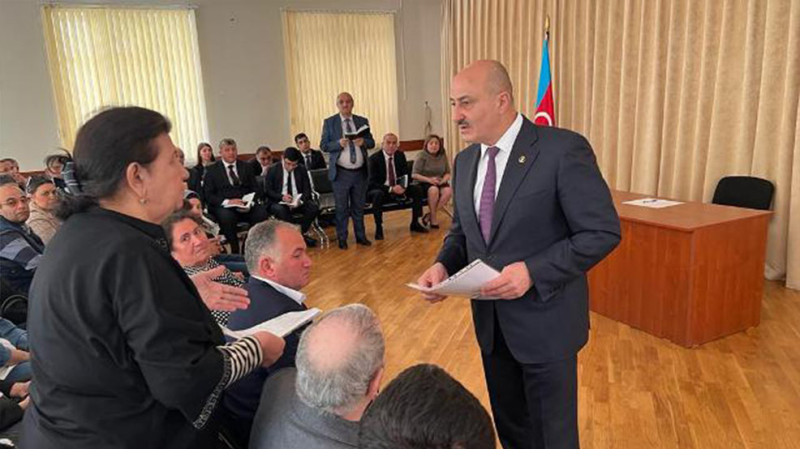 Nəsimi rayon İcra Hakimiyyətinin başçısı sakinlərlə görüşüb