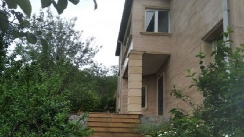 Xəzər rayonunda həyətə 25 həftəlik döl atılıb