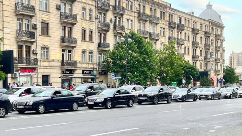 Bakıda bir sıra küçə və prospektlərdə sıxlıq yaranıb