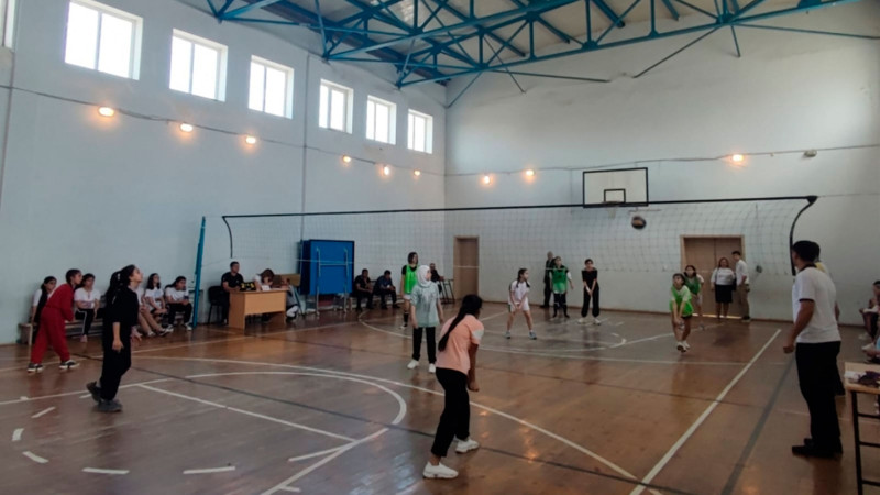 Məktəblilər arasında keçirilən voleybol yarışında ən güclülər məlum olub