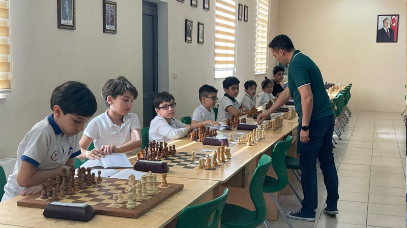 Bakıda yeniyetmə və kiçik şahmatçılar üçün seans oyunu keçirilib