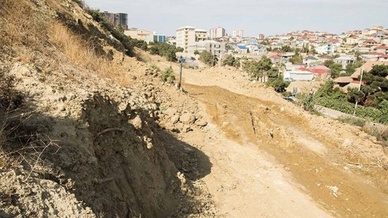 Badamdar qəsəbəsində intensivləşən sürüşmə sakinlərə bir çox problem yaradır