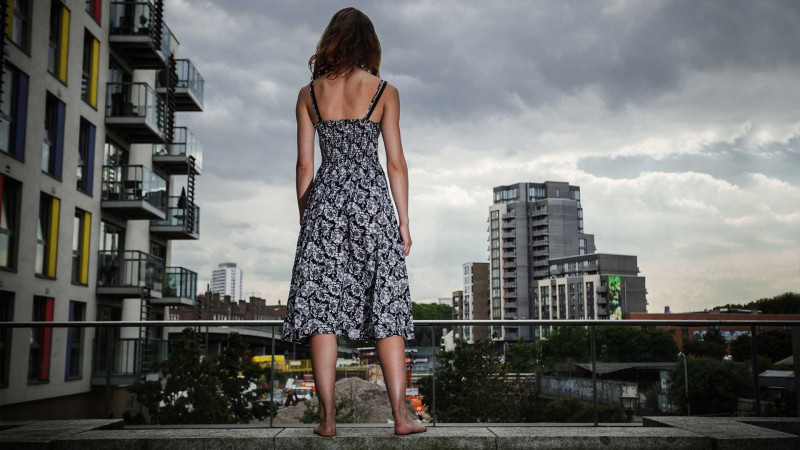 Xətaidə 11-ci sinif şagirdi özünü binadan atıb - YENİLƏNİB