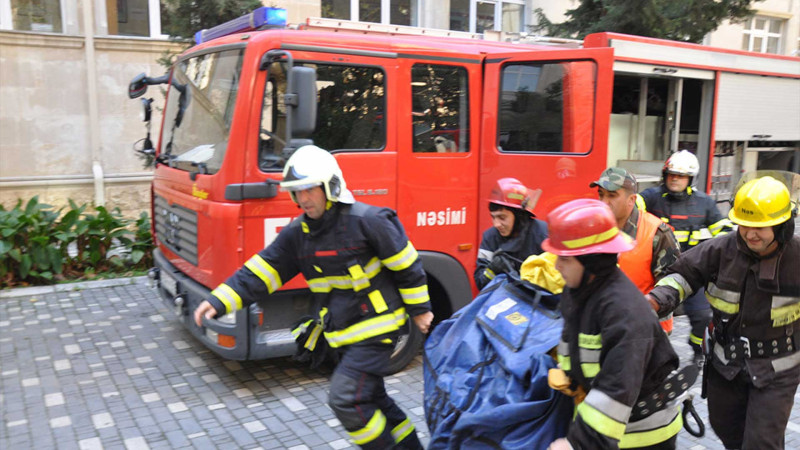 Yasamal: yaşayış binasının zirzəmisi alışıb
