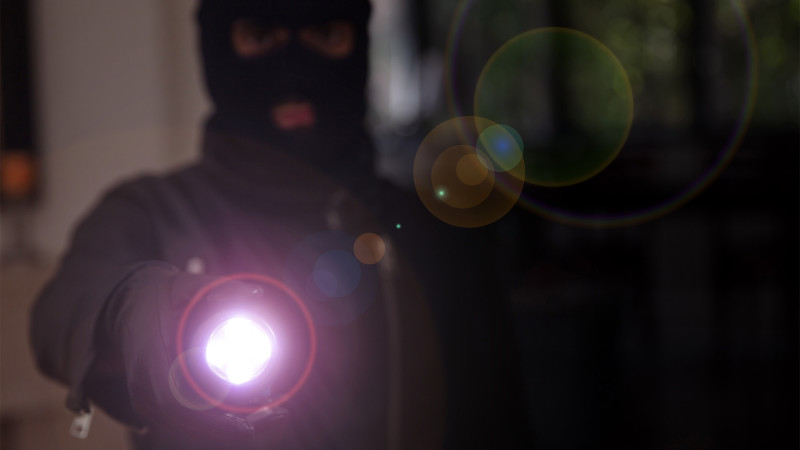 Bakıda “OBA” marketə silahlı basqın olub