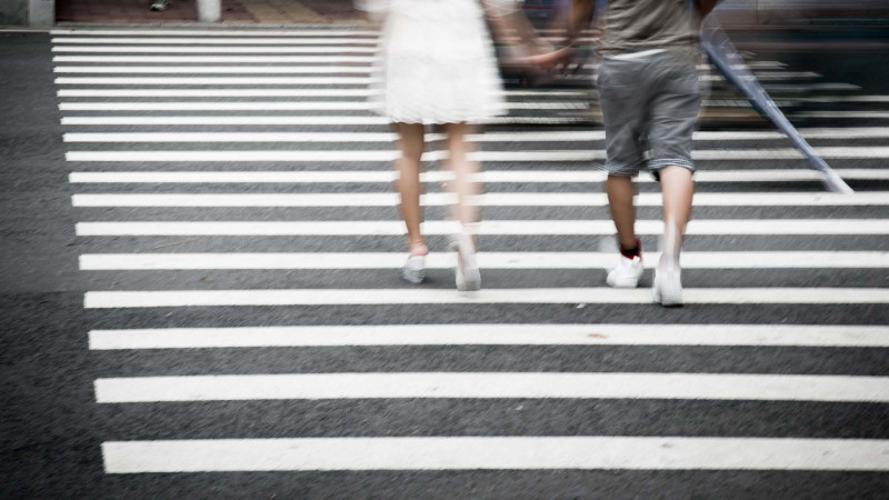 Paytaxtda iki qəzada üç piyada xəsarət alıb